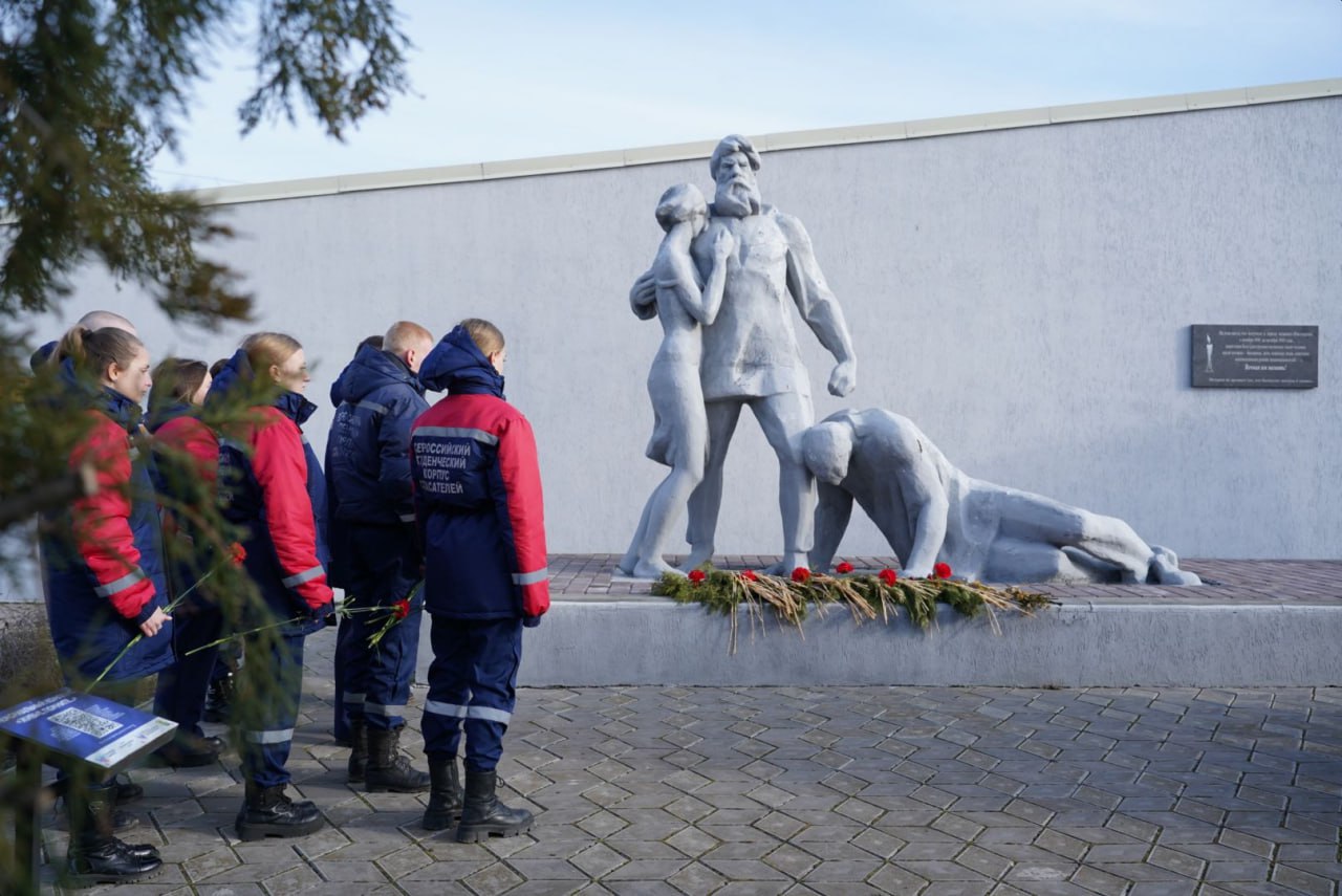 Добровольцы Запорожского РО ВСКС почтили память героев Великой Отечественной войны
