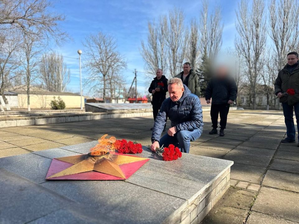 Дорогие друзья! Поздравляю с Днем защитника Отечества!