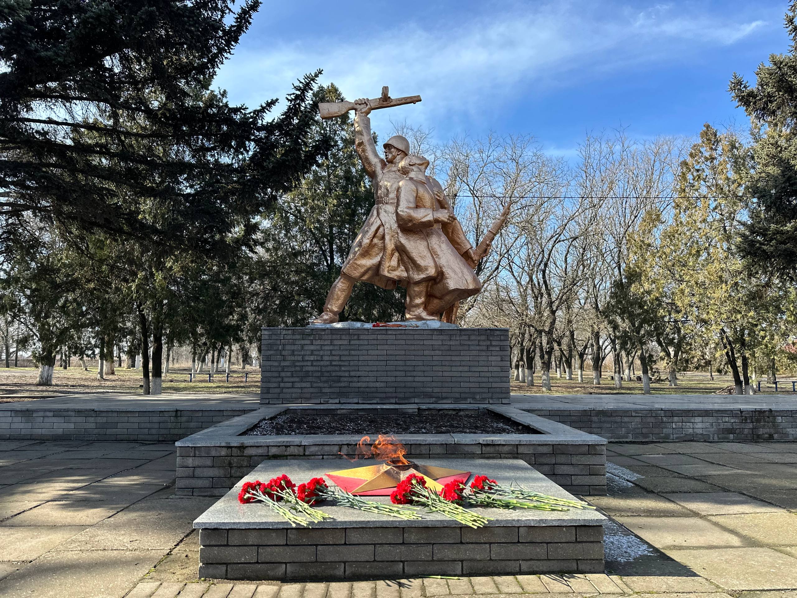 Дорогие друзья! Поздравляю с Днем защитника Отечества! Дорогие друзья! Поздравляю с Днем защитника Отечества!