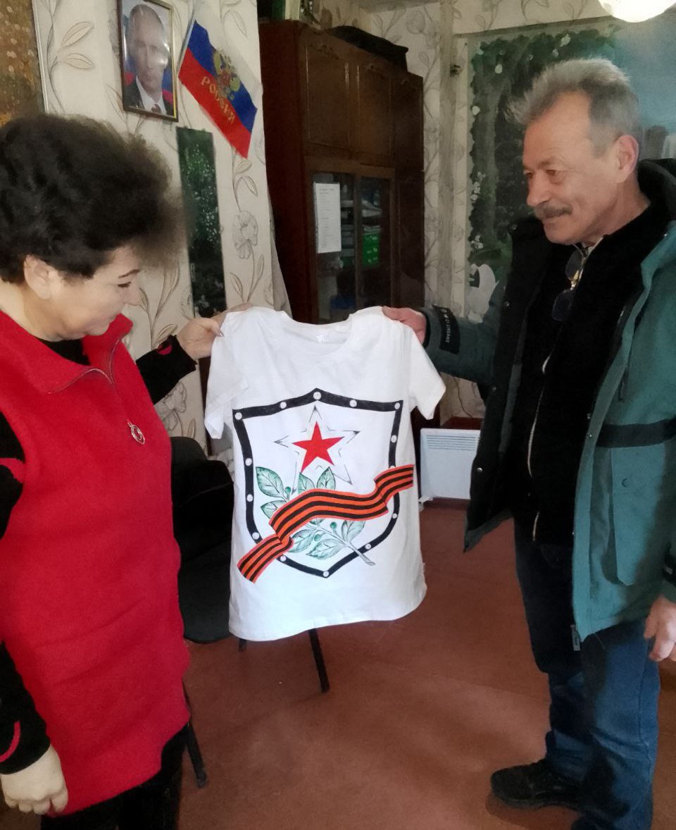 Подарок для героя: в Новогоровском сельском Доме культуры прошел мастер-класс «Славным нашим воинам» Подарок для героя: в Новогоровском сельском Доме культуры прошел мастер-класс «Славным нашим воинам»