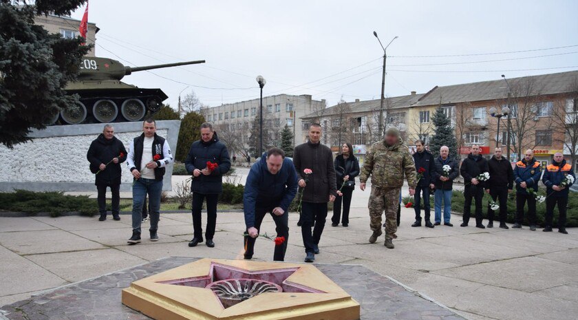 В Токмаке почтили память павших защитников