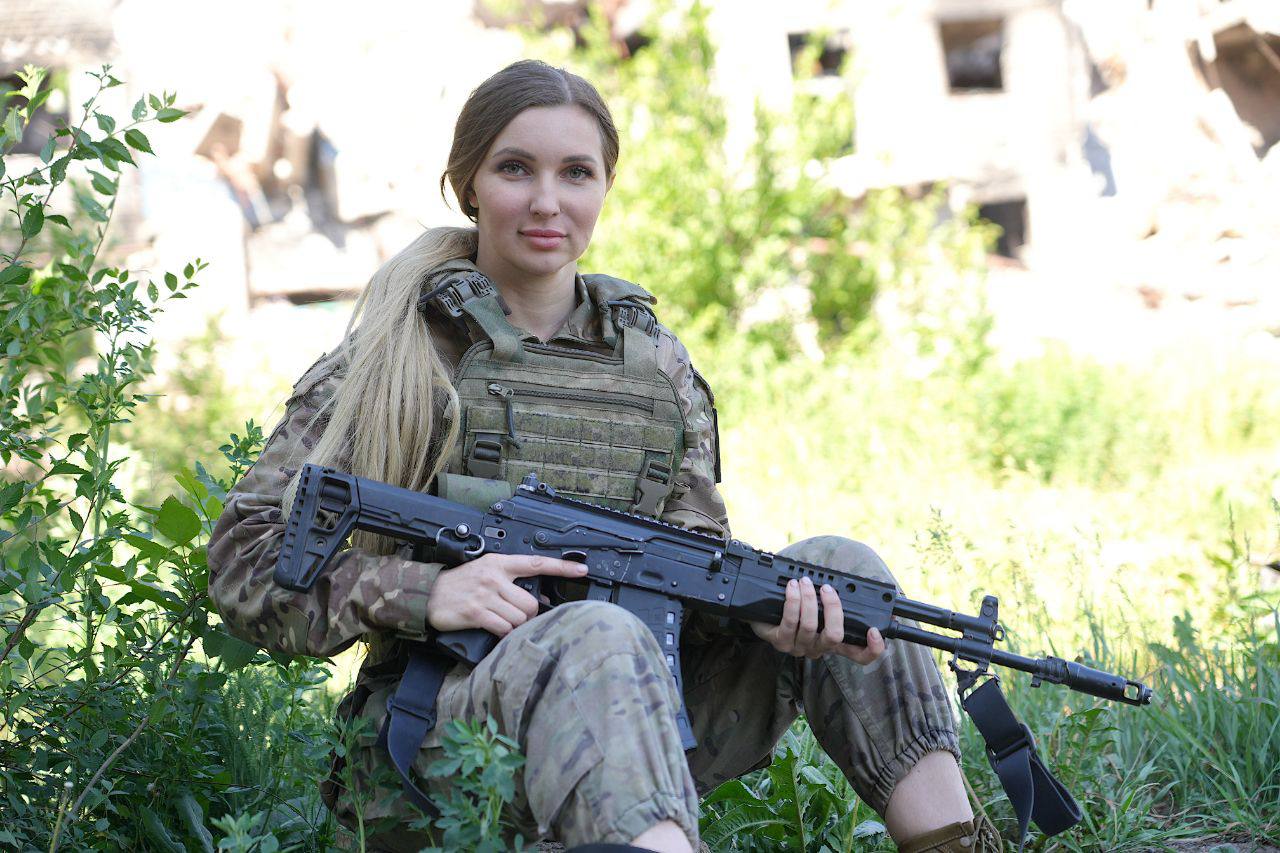 Русская красавица с позывным «Лотос»: «Я и на СВО остаюсь девочкой» Русская красавица с позывным «Лотос»: «Я и на СВО остаюсь девочкой»