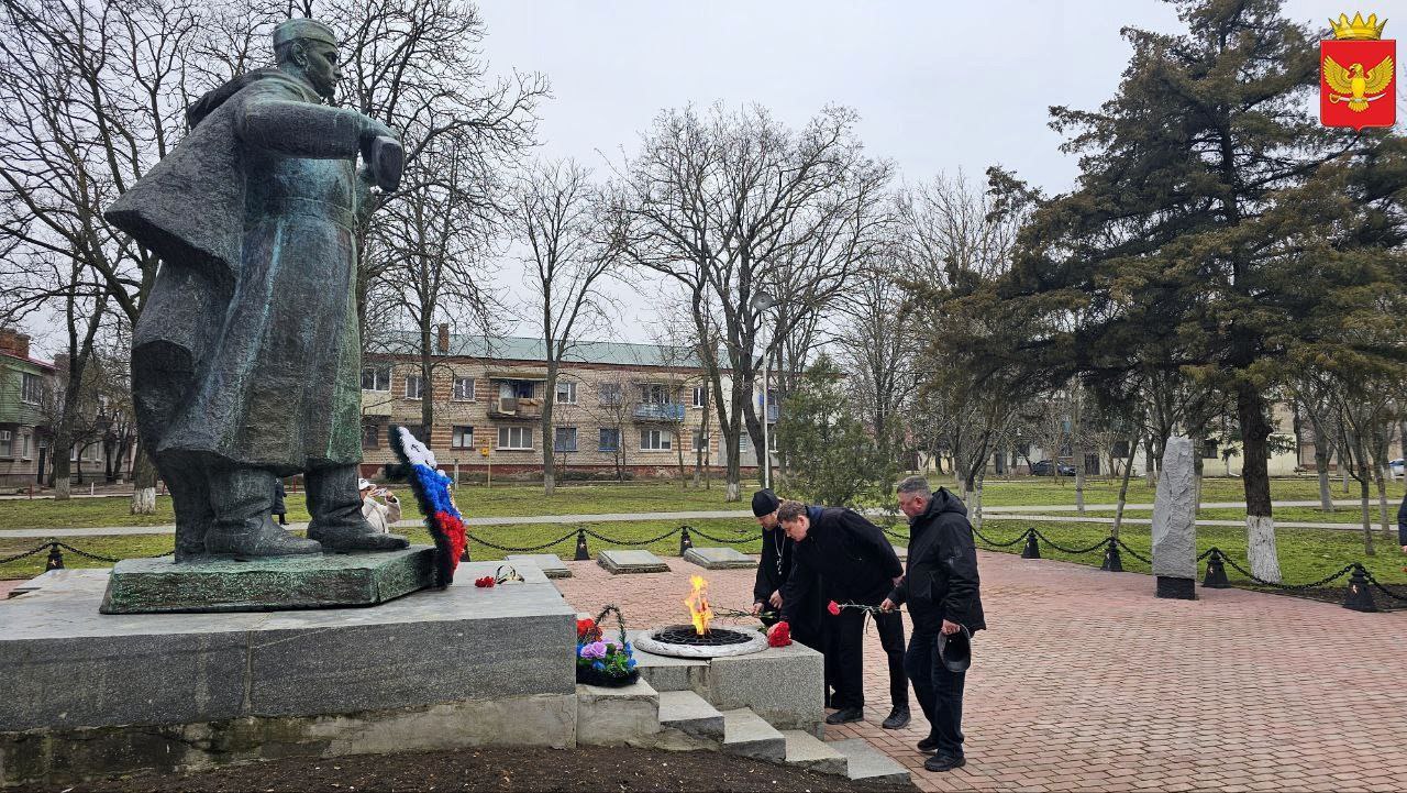 23 февраля, в День защитника Отечества, на мемориальном комплексе воинам-землякам в Центральном сквере Приморска состоялось торжественное возложение цветов к подножию Неизвестного солдата 23 февраля, в День защитника Отечества, на мемориальном комплексе воинам-землякам в Центральном сквере Приморска состоялось торжественное возложение цветов к подножию Неизвестного солдата