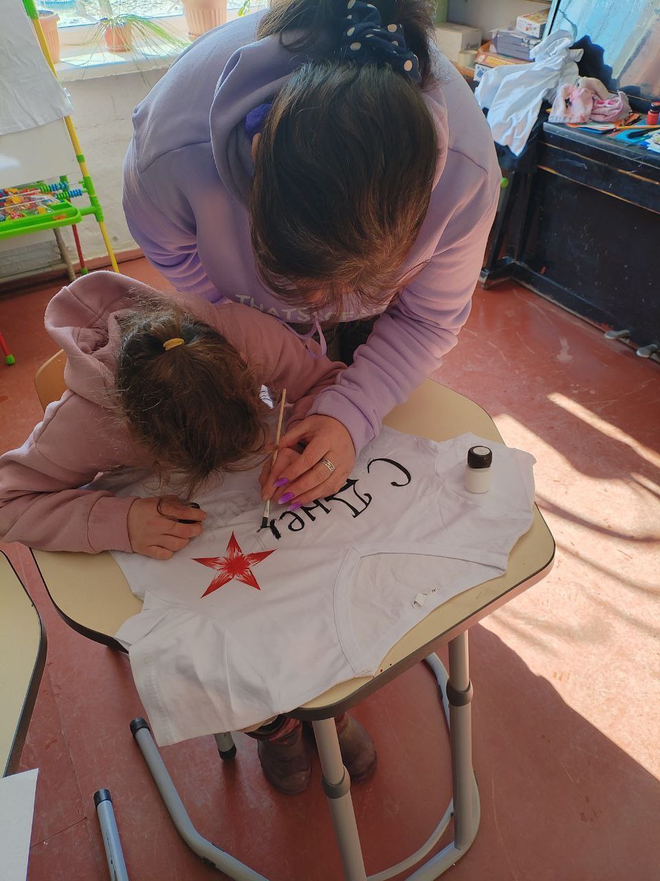 Подарок для героя: в Новогоровском сельском Доме культуры прошел мастер-класс «Славным нашим воинам» Подарок для героя: в Новогоровском сельском Доме культуры прошел мастер-класс «Славным нашим воинам»