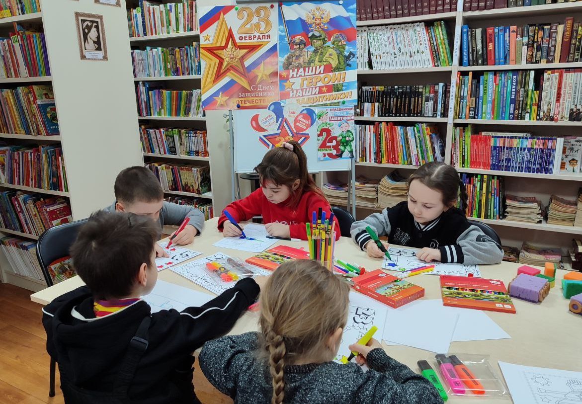 «На страже Родины своей». Ко Дню защитника Отечества в Токмакской городской библиотеке - филиале организован конкурс детских рисунков «На страже Родины своей» Праздник День защитника Отечества – хороший повод для... «На страже Родины своей». Ко Дню защитника Отечества в Токмакской городской библиотеке - филиале организован конкурс детских рисунков «На страже Родины своей» Праздник День защитника Отечества – хороший повод для...