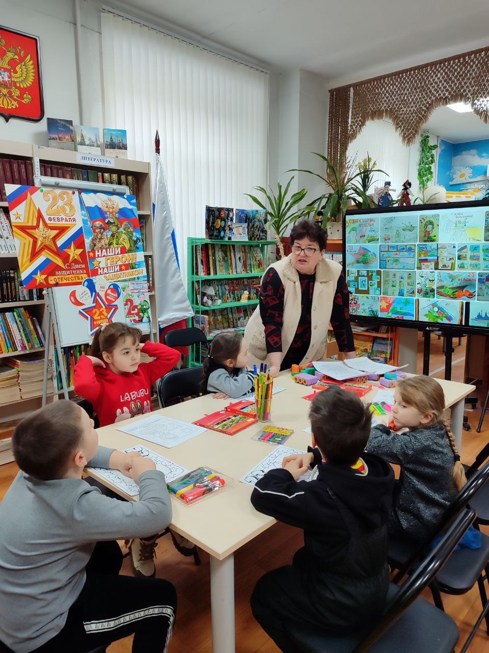 «На страже Родины своей». Ко Дню защитника Отечества в Токмакской городской библиотеке - филиале организован конкурс детских рисунков «На страже Родины своей» Праздник День защитника Отечества – хороший повод для...