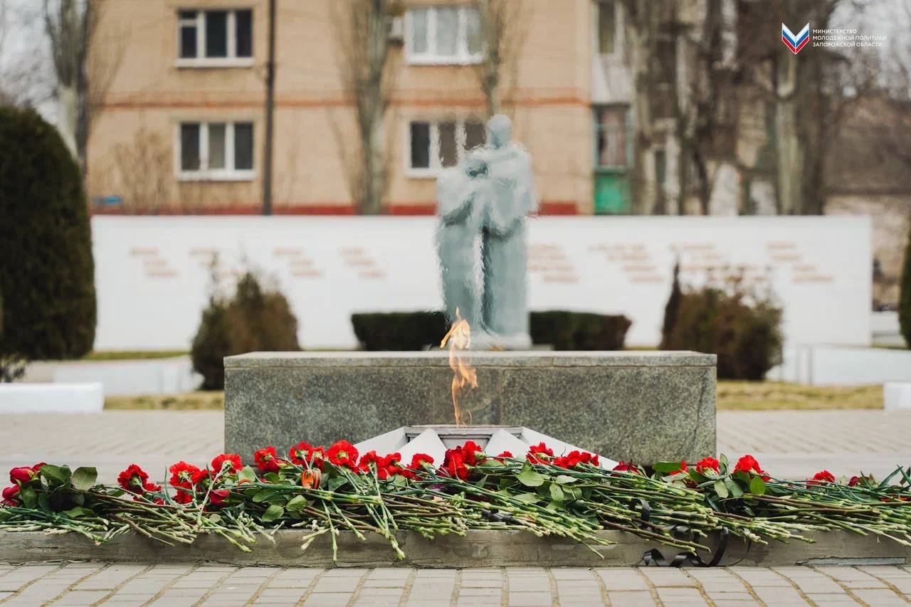 В День защитника Отечества в Мелитополе состоялась торжественная церемония возложения цветов