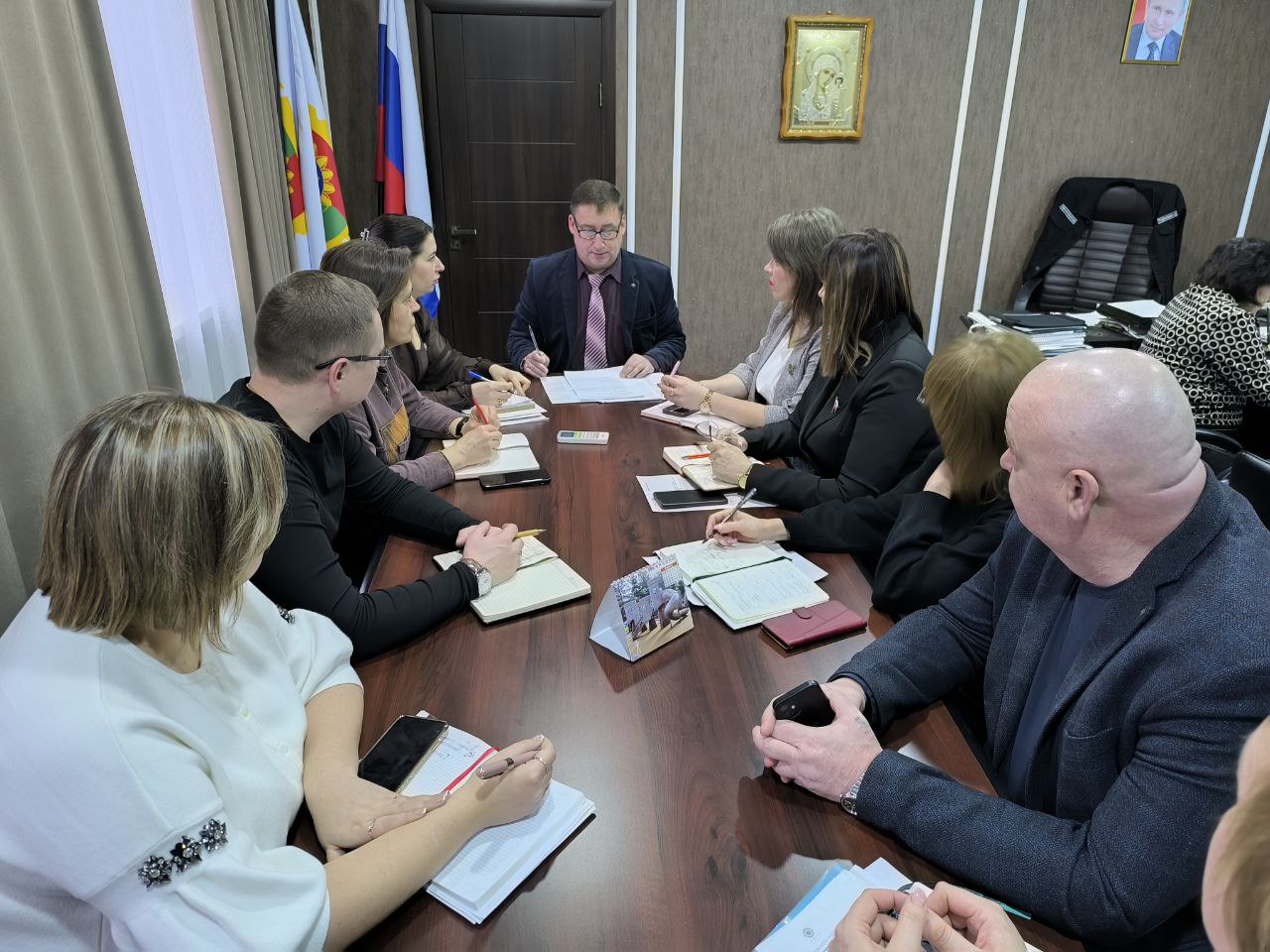 Под председательством главы Акимовского муниципального округа Александра Трудоношина состоялось совещание, направленное на повышение эффективности жизнедеятельности района Под председательством главы Акимовского муниципального округа Александра Трудоношина состоялось совещание, направленное на повышение эффективности жизнедеятельности района