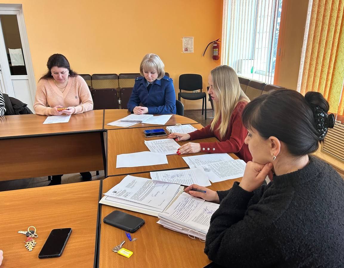 24 февраля в малом зале администрации Приморского муниципального округа состоялось очередное заседание комиссии по делам несовершеннолетних и защите их прав