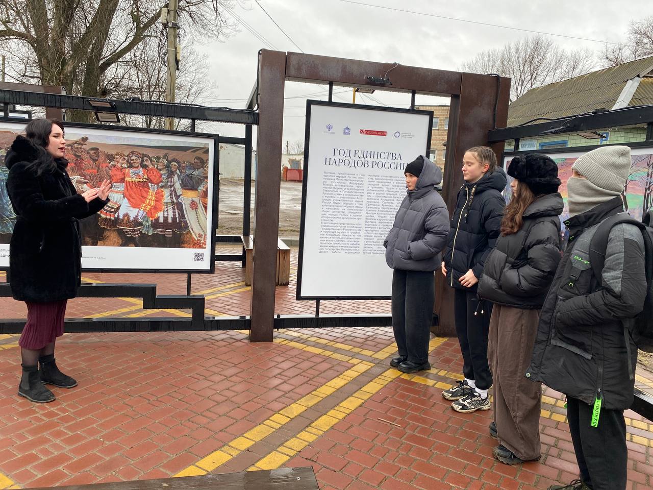 В пгт Черниговка Черниговского муниципального округа прошло открытие выставки, приуроченной к Году Единства народов России, организованной Министерством культуры Российской Федерации, Музеем-заповедником героической обороны... В пгт Черниговка Черниговского муниципального округа прошло открытие выставки, приуроченной к Году Единства народов России, организованной Министерством культуры Российской Федерации, Музеем-заповедником героической обороны...