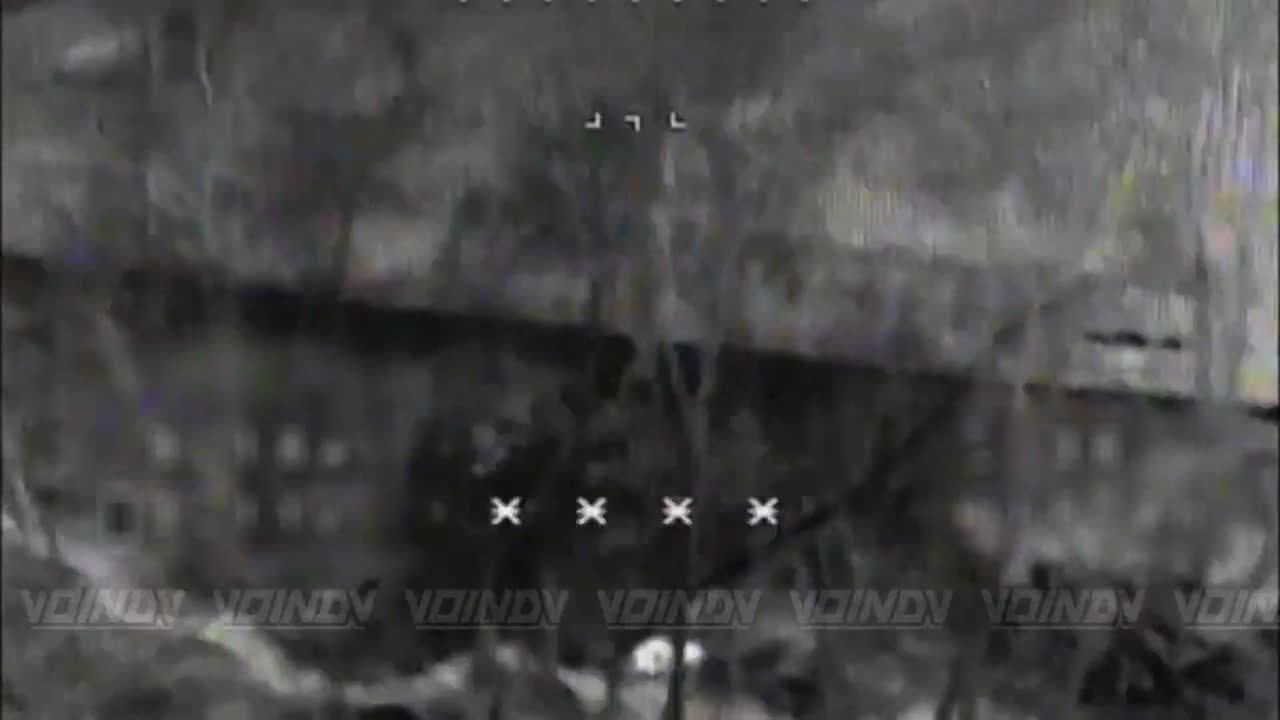 Операторы БпЛА 14 гвардейской бригады спецназа группировки войск "Восток" гоняют по лесополосам пехоту противника, Запорожская область