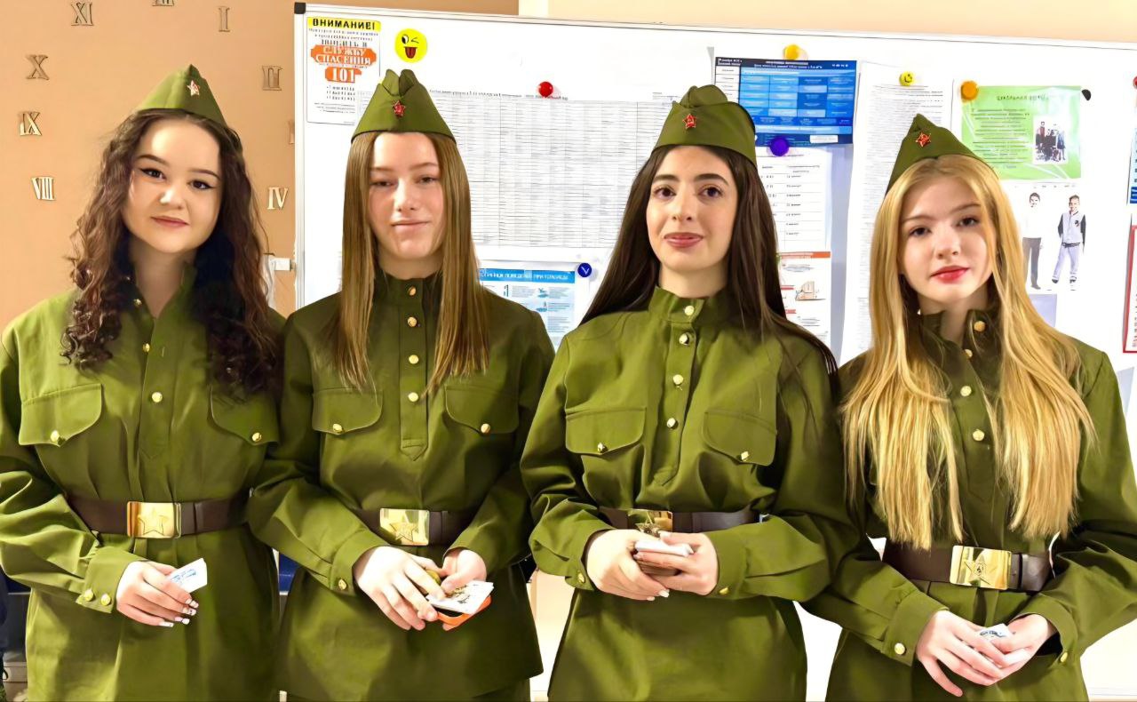 В Днепрорудненской средней общеобразовательной школе №1 «София» прошло мероприятие «Будь же мужчиной», посвященное Дню защитника Отечества В Днепрорудненской средней общеобразовательной школе №1 «София» прошло мероприятие «Будь же мужчиной», посвященное Дню защитника Отечества