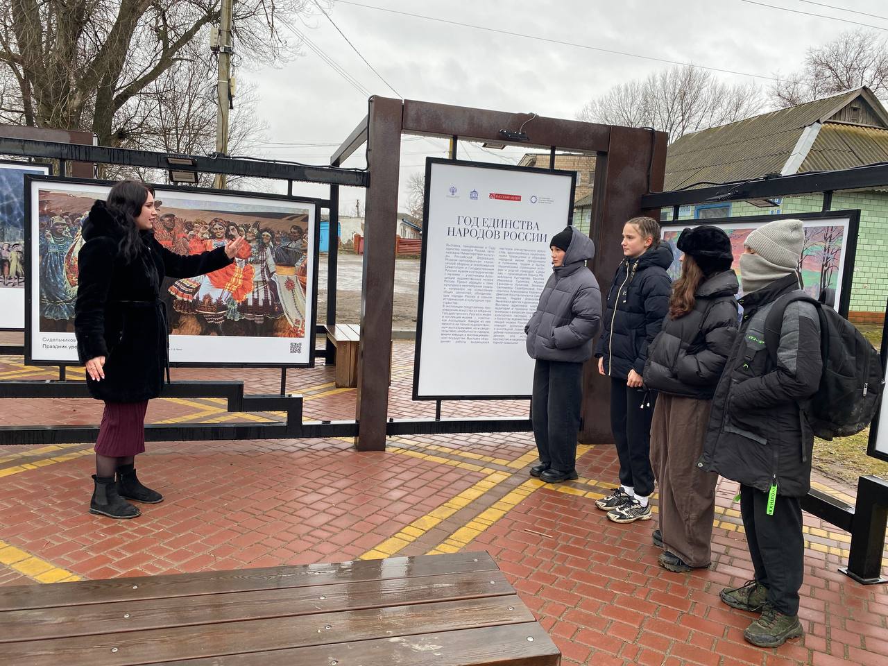 В пгт Черниговка Черниговского муниципального округа прошло открытие выставки, приуроченной к Году Единства народов России, организованной Министерством культуры Российской Федерации, Музеем-заповедником героической обороны... В пгт Черниговка Черниговского муниципального округа прошло открытие выставки, приуроченной к Году Единства народов России, организованной Министерством культуры Российской Федерации, Музеем-заповедником героической обороны...
