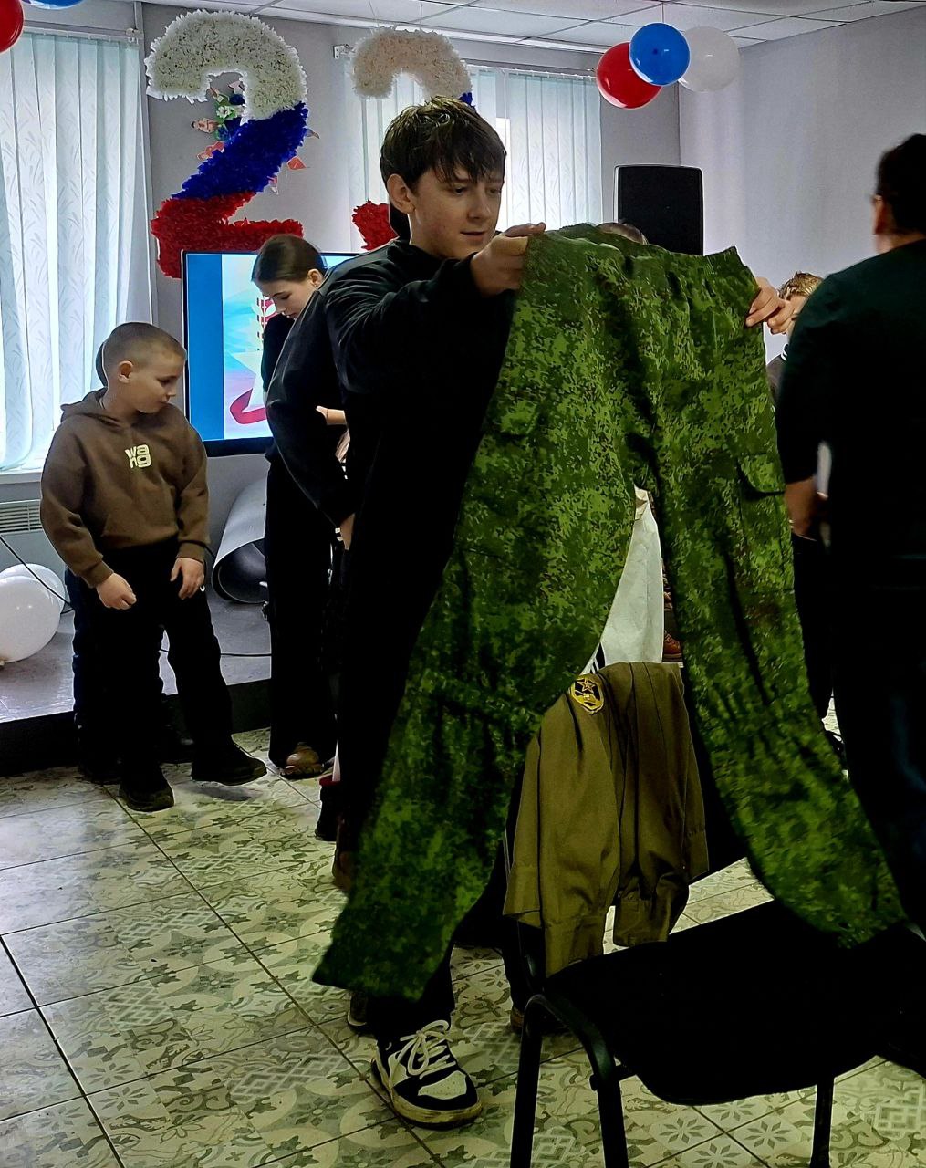 Ко Дню защитника Отечества в Гирсовском Доме культуры прошла увлекательная конкурсноигровая программа «Атыбаты, шли солдаты» Ко Дню защитника Отечества в Гирсовском Доме культуры прошла увлекательная конкурсноигровая программа «Атыбаты, шли солдаты»