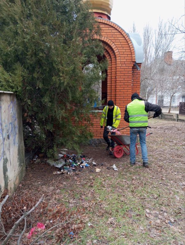 Накануне Дня защитника Отечества специалисты МУП УК «Контакт» провели работы по уборке памятников военной истории Накануне Дня защитника Отечества специалисты МУП УК «Контакт» провели работы по уборке памятников военной истории