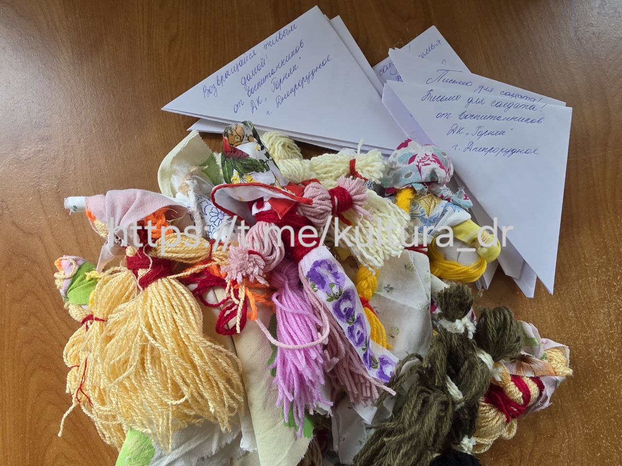 Вчера воспитанники творческих коллективов Дворца Культуры "Горняк" написали письма для солдат Специальной Военной операции Вчера воспитанники творческих коллективов Дворца Культуры "Горняк" написали письма для солдат Специальной Военной операции