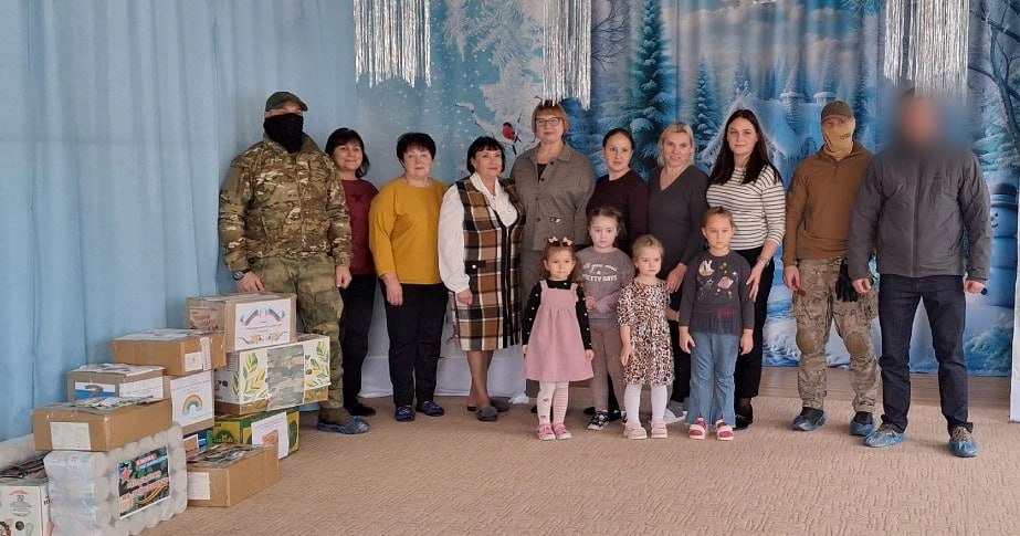 Посылка солдату. Ко Дню защитника Отечества в Константиновском детском саду №2 «Радуга» прошла трогательная патриотическая акция «Посылка солдату» Посылка солдату. Ко Дню защитника Отечества в Константиновском детском саду №2 «Радуга» прошла трогательная патриотическая акция «Посылка солдату»