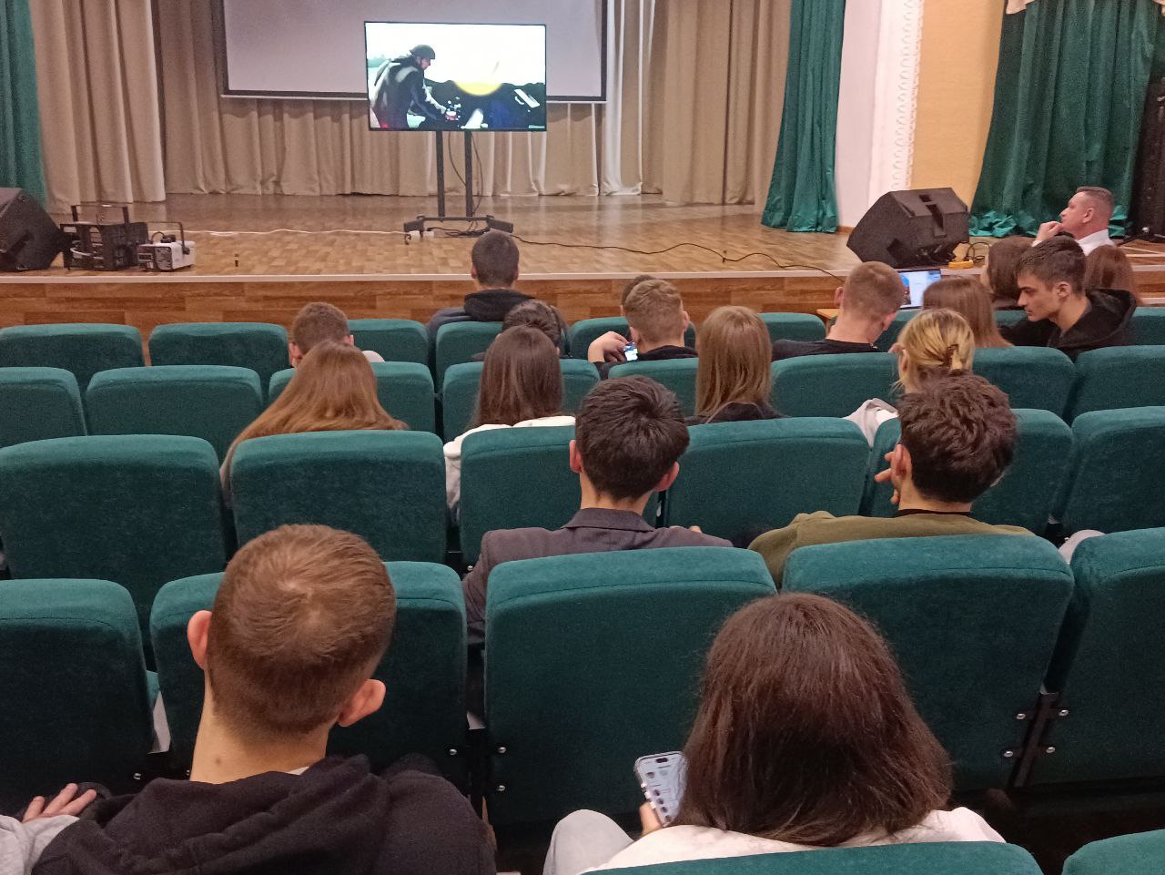 По случаю годовщины начала СВО для организаций «Марш» и «Юг молодой» проведен урок мужества По случаю годовщины начала СВО для организаций «Марш» и «Юг молодой» проведен урок мужества