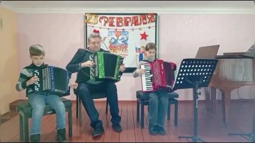 В Днепрорудненской детской школе искусств прошел концерт, посвящённый Дню защитника Отечества!