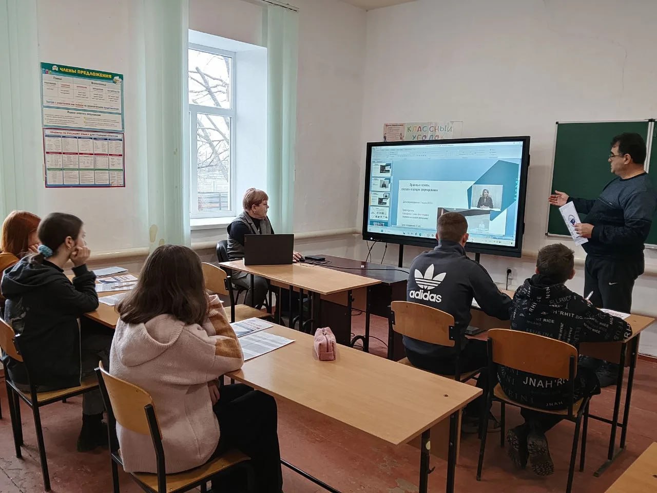 В Приморском МО ведётся работа по правовому воспитанию подрастающего поколения