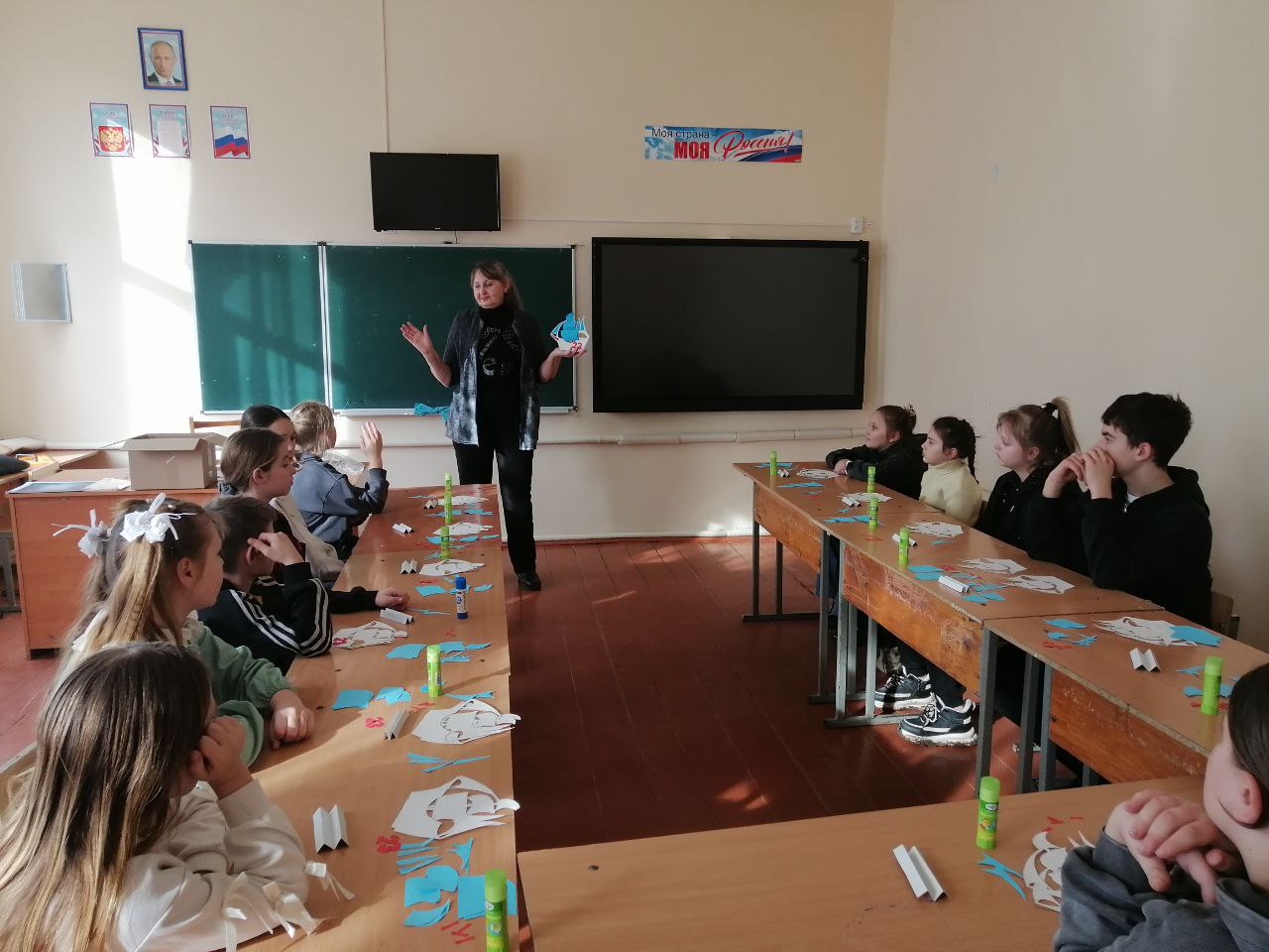 С любовью к защитникам. Накануне Дня защитника Отечества Долинский клуб досуга совместно с ГБУ ОО ЗО «Фруктовская СОШ №19 им. Г.И. Бояринова» провели тематическое мероприятие, посвящённое 23 февраля С любовью к защитникам. Накануне Дня защитника Отечества Долинский клуб досуга совместно с ГБУ ОО ЗО «Фруктовская СОШ №19 им. Г.И. Бояринова» провели тематическое мероприятие, посвящённое 23 февраля