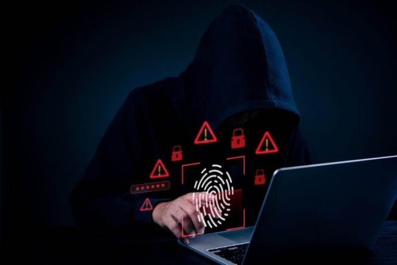 Мишустин поручил усилить защиту россиян от мошенников