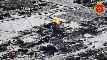 Район населенного пункта Правдино в Херсонской области Специалисты войск БПС «Геранью» разнесли вражеский склад дронов