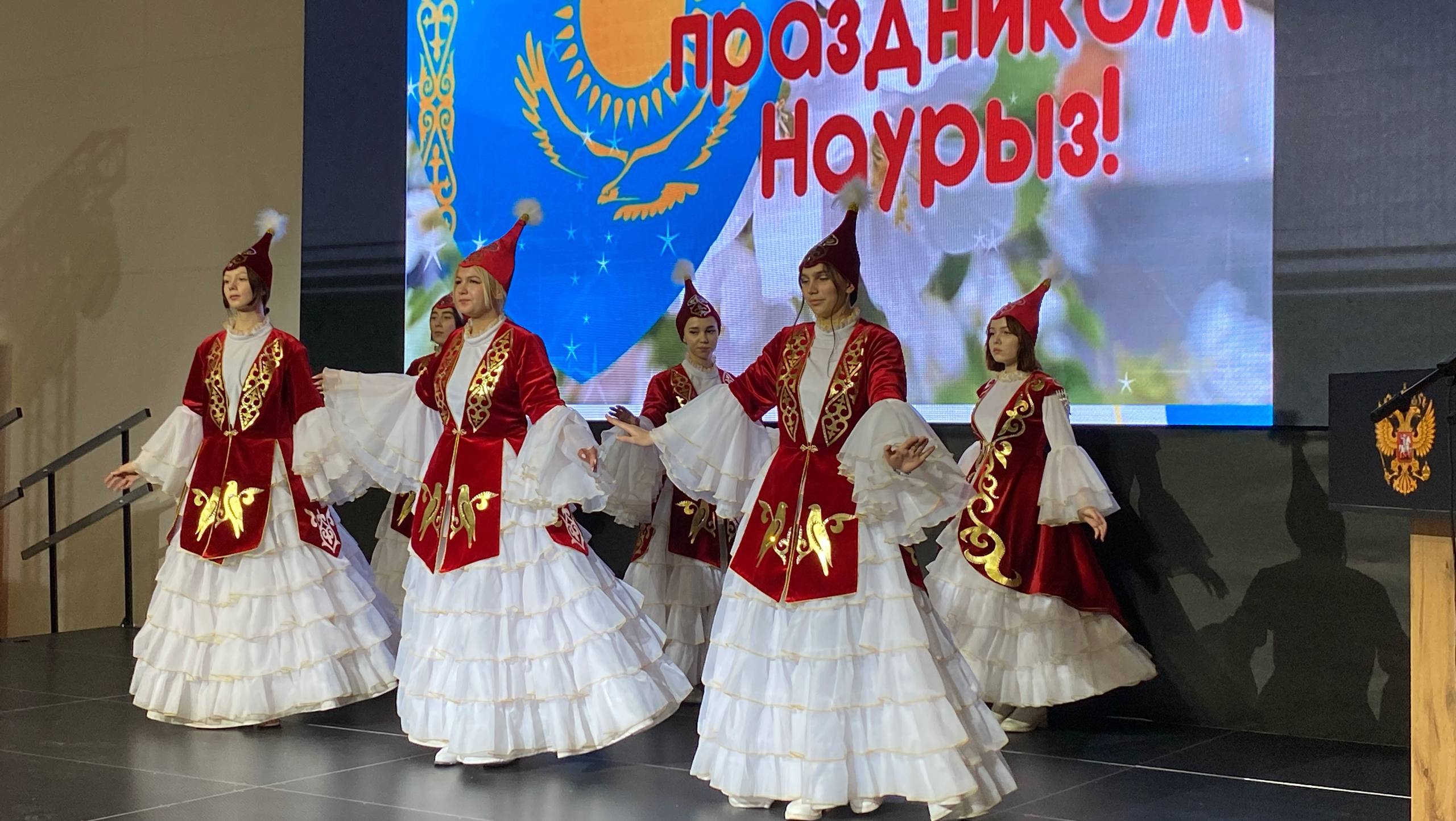 Особое место в рамках стратегической сессии «Навигаторы детства: сила в единстве» заняла вторая презентационная площадка — «Галерея национально-культурных традиций» Особое место в рамках стратегической сессии «Навигаторы детства: сила в единстве» заняла вторая презентационная площадка — «Галерея национально-культурных традиций»