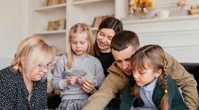 Мишустин заявил о совершенствовании системы соцзащиты