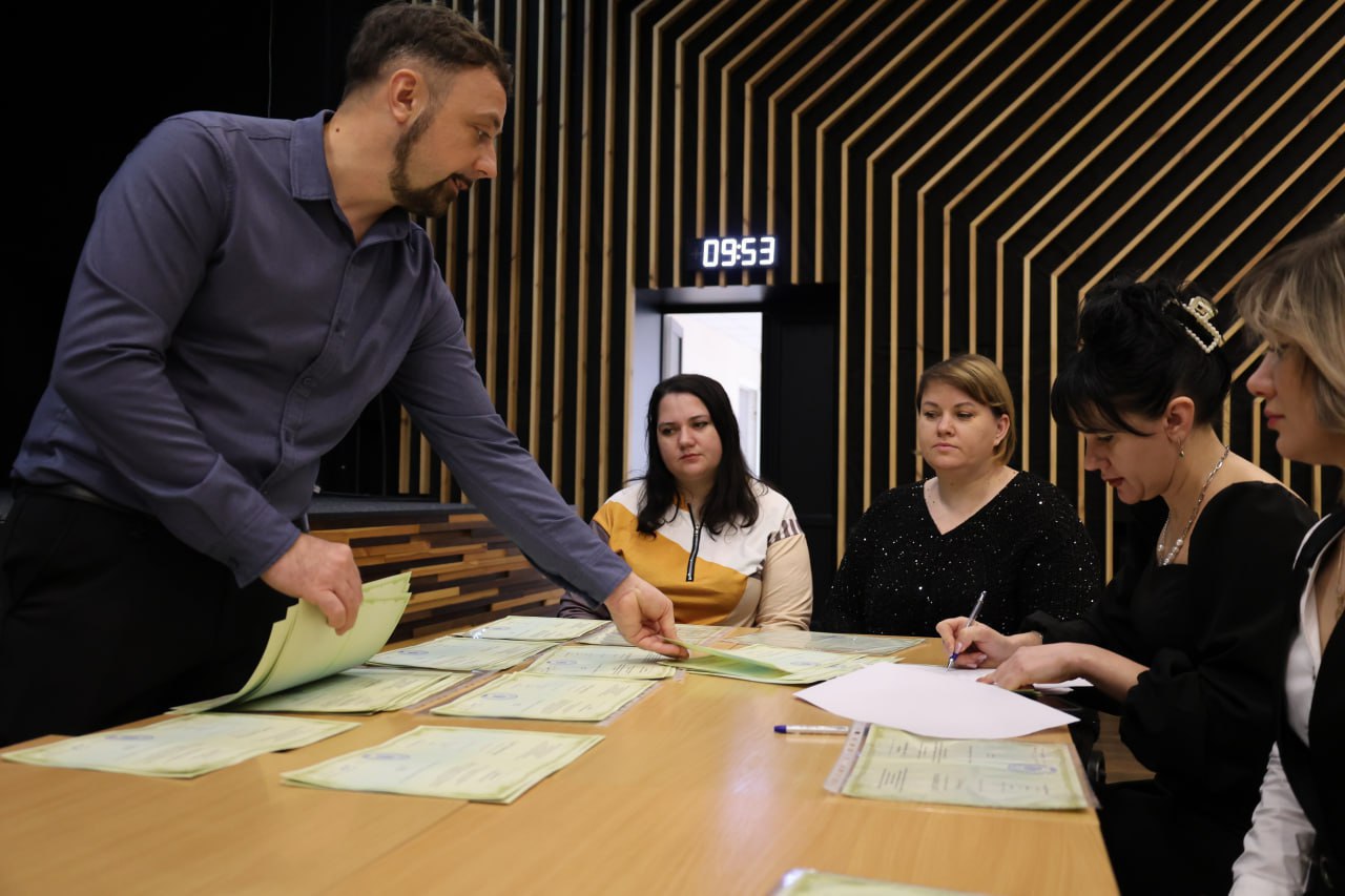 В Министерстве культуры Запорожской области состоялось вручение «Удостоверений о повышении квалификации» специалистам учреждений культуры В Министерстве культуры Запорожской области состоялось вручение «Удостоверений о повышении квалификации» специалистам учреждений культуры