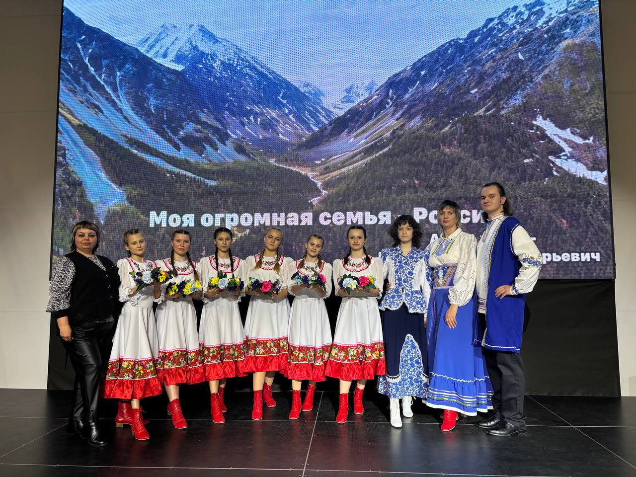 Особое место в рамках стратегической сессии «Навигаторы детства: сила в единстве» заняла вторая презентационная площадка — «Галерея национально-культурных традиций» Особое место в рамках стратегической сессии «Навигаторы детства: сила в единстве» заняла вторая презентационная площадка — «Галерея национально-культурных традиций»