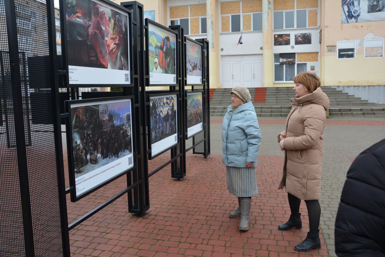 Выставка к Году единства народов России открылась в Васильевке Выставка к Году единства народов России открылась в Васильевке