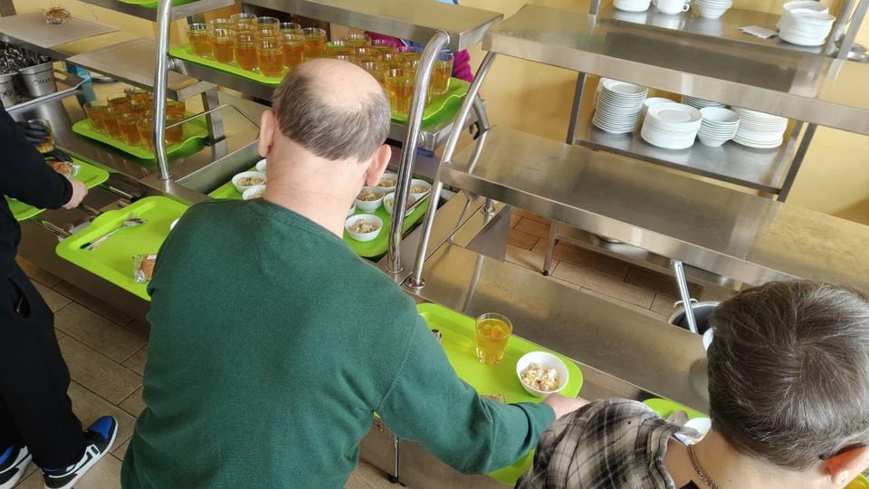 Белоснежные простыни после ада в подвале: Эвакуированные из ДНР люди обретают спокойствие Белоснежные простыни после ада в подвале: Эвакуированные из ДНР люди обретают спокойствие