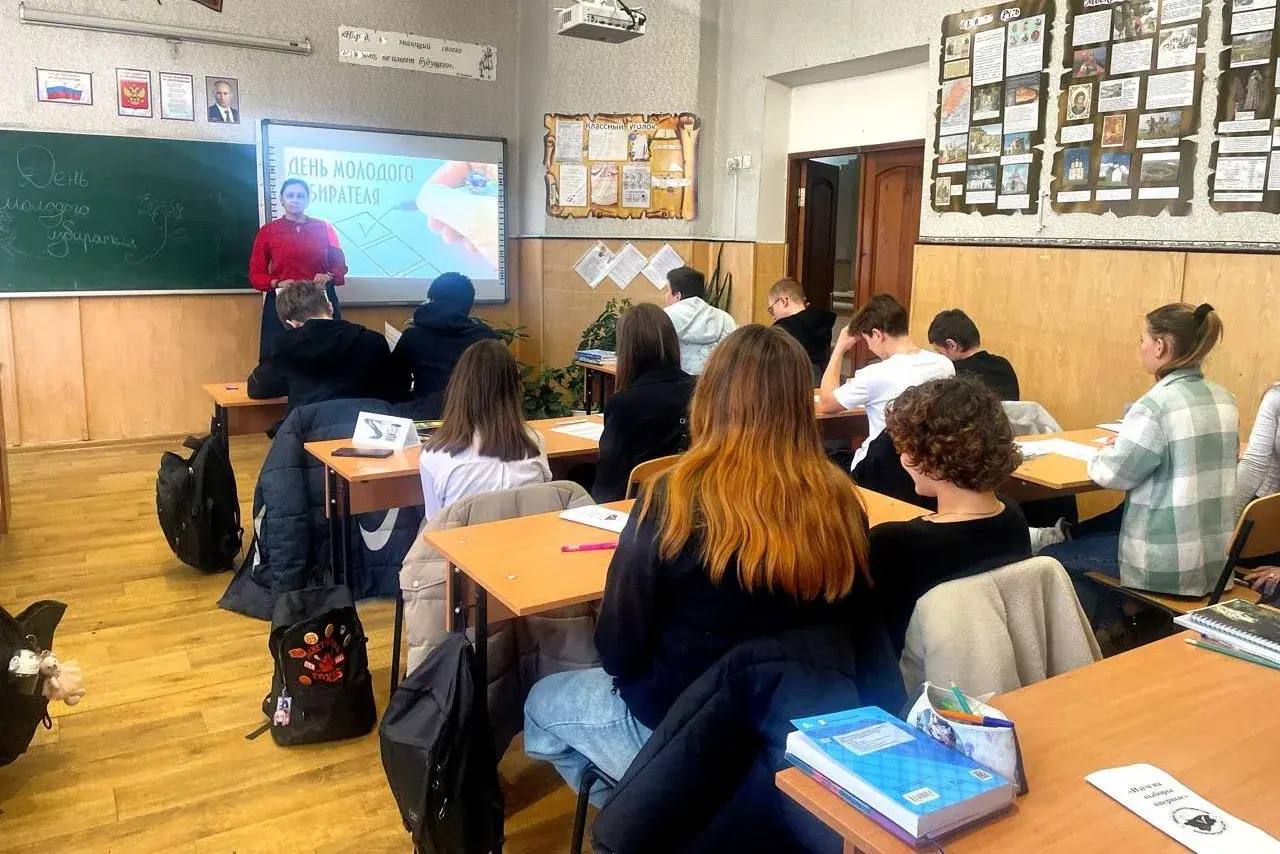 В школе «Скифия» Каменско-Днепровского МО прошло мероприятие для старшеклассников, посвящённое Дню молодого избирателя В школе «Скифия» Каменско-Днепровского МО прошло мероприятие для старшеклассников, посвящённое Дню молодого избирателя
