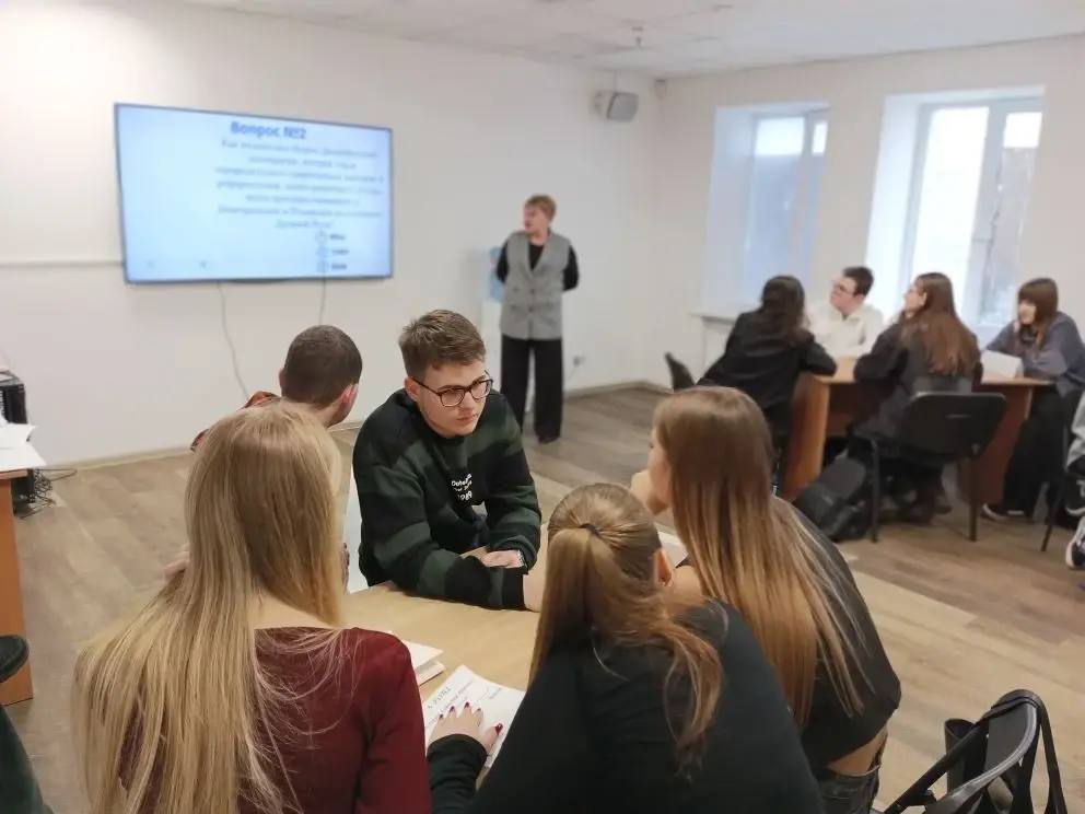 В мультимедийном историческом парке "Россия - моя история" прошла увлекательная интеллектуальная игра "Мы молодые – нам выбирать", посвящённая Дню молодого избирателя В мультимедийном историческом парке "Россия - моя история" прошла увлекательная интеллектуальная игра "Мы молодые – нам выбирать", посвящённая Дню молодого избирателя