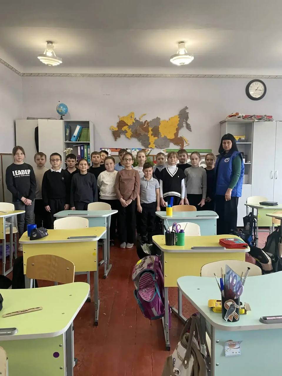 В рамках проведения Дня молодого избирателя член территориальной избирательной комиссии №2 для выпускников начальной школы ГБУ ОО ЗО "СОШ №20" организовала интеллектуальную игру "Будущий избиратель должен знать!" В рамках проведения Дня молодого избирателя член территориальной избирательной комиссии №2 для выпускников начальной школы ГБУ ОО ЗО "СОШ №20" организовала интеллектуальную игру "Будущий избиратель должен знать!"