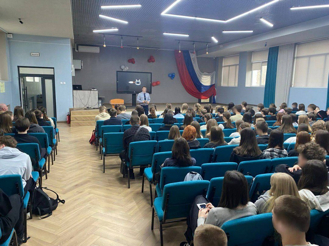 Сотрудники отдела по конвоированию рассказали школьникам о возможности получения образования в ведомственных вузах Сотрудники отдела по конвоированию рассказали школьникам о возможности получения образования в ведомственных вузах
