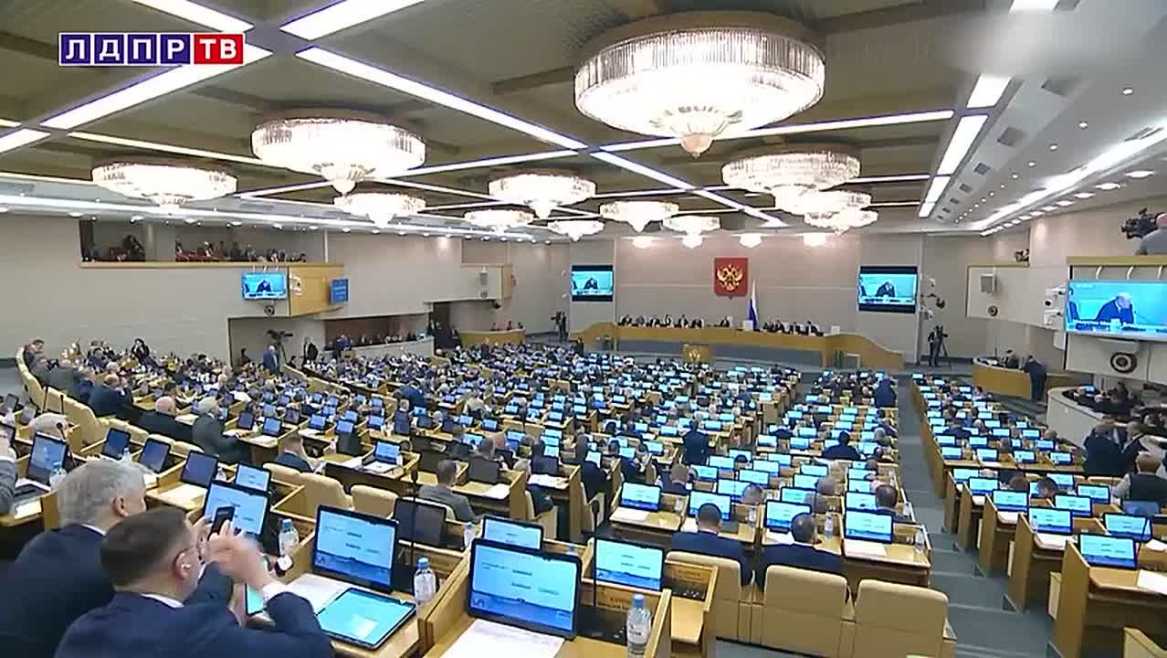 «25 часов в сутки на домашку»: ЛДПР бьет тревогу из-за перегрузки школьников! Фракция подняла вопрос в ходе отчета Правительства в Госдуме