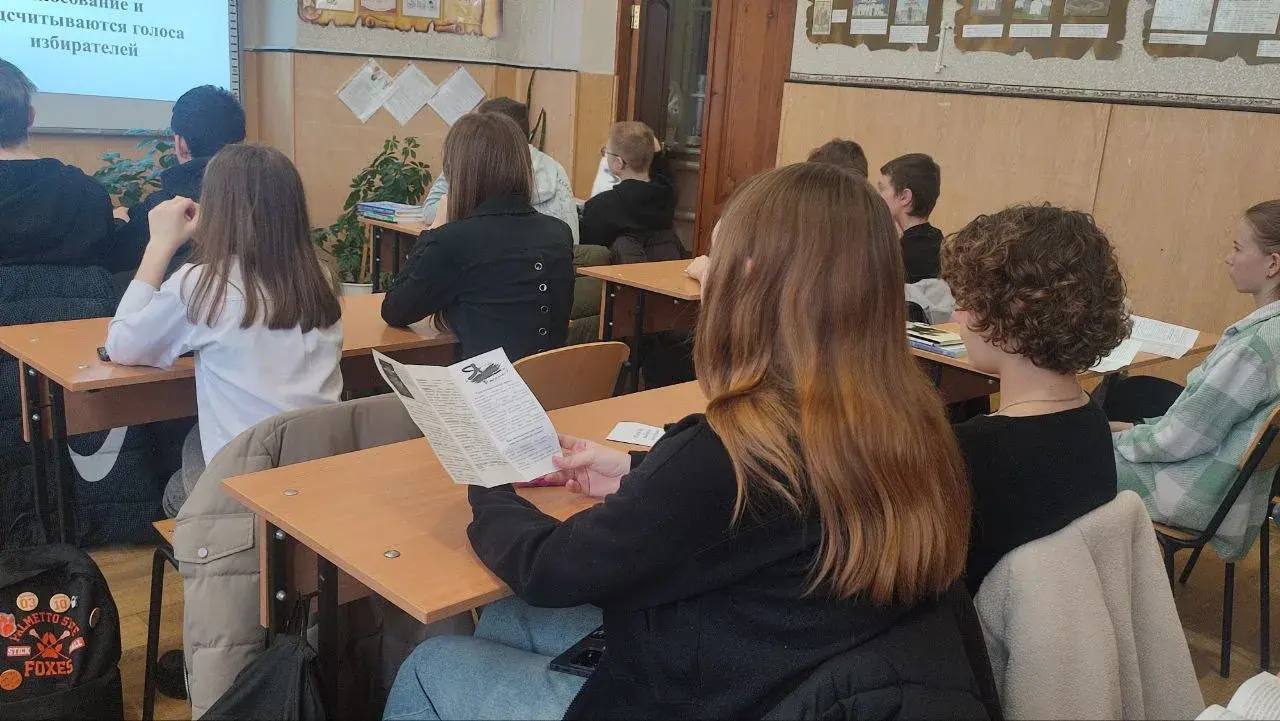 В школе «Скифия» Каменско-Днепровского МО прошло мероприятие для старшеклассников, посвящённое Дню молодого избирателя В школе «Скифия» Каменско-Днепровского МО прошло мероприятие для старшеклассников, посвящённое Дню молодого избирателя
