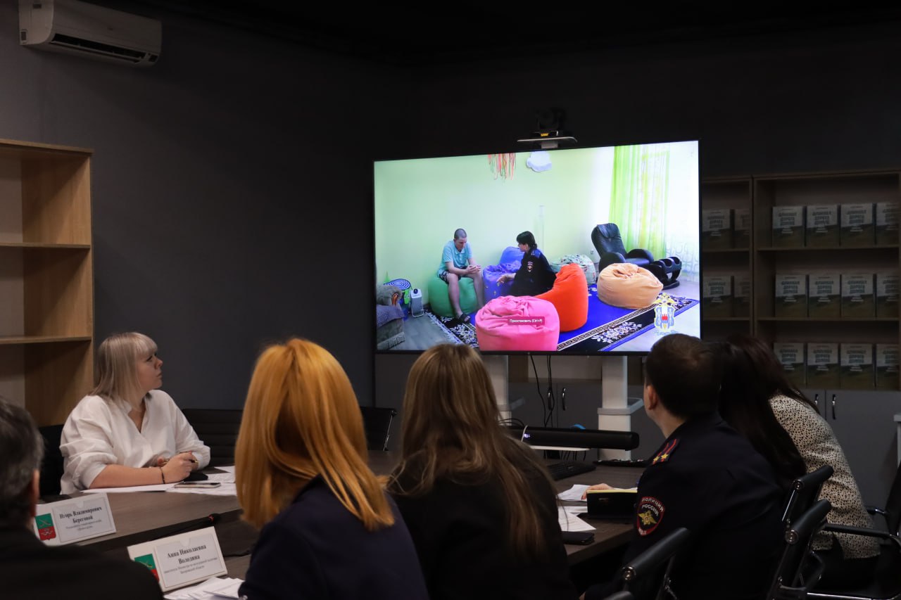 25 февраля состоялось очередное заседание Комиссии по делам несовершеннолетних и защите их прав при Правительстве Запорожской области, где был рассмотрен ряд важных вопросов, касающихся профилактики безнадзорности и... 25 февраля состоялось очередное заседание Комиссии по делам несовершеннолетних и защите их прав при Правительстве Запорожской области, где был рассмотрен ряд важных вопросов, касающихся профилактики безнадзорности и...