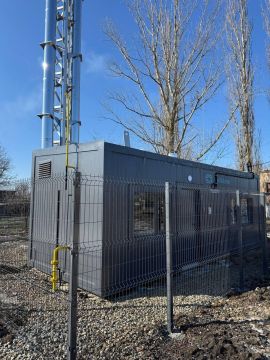 Шефы укрепили основание ограждения газовой блочно-модульной котельной в Светлодолинском