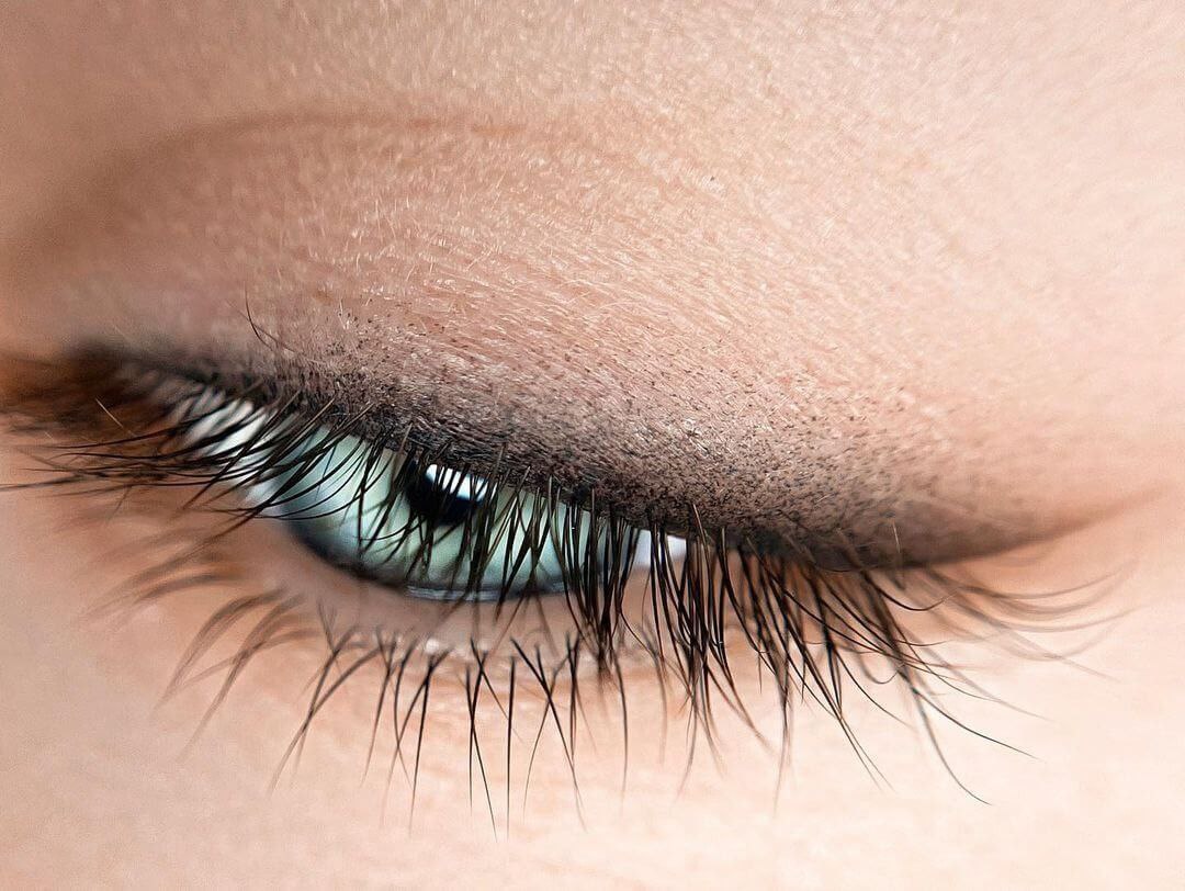 311111165. Перманентный макияж — одна из самых выгодных процедур в индустрии красоты - Экономит время: ежедневный макияж заменяется стойким результатом на месяцы/годы