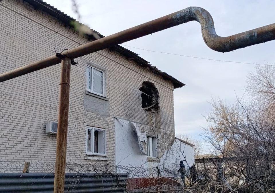 Окно выбито, помещение разрушено: В Васильевке оценивают ущерб после очередной атаки противника Окно выбито, помещение разрушено: В Васильевке оценивают ущерб после очередной атаки противника