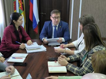 Александр Трудоношин: На утреннем совещании с замами, руководителями отделов, Советом депутатов и шеф-регионом обсудили вопросы, касающиеся различных сфер жизни муниципалитета: от решений по управлению муниципальной...