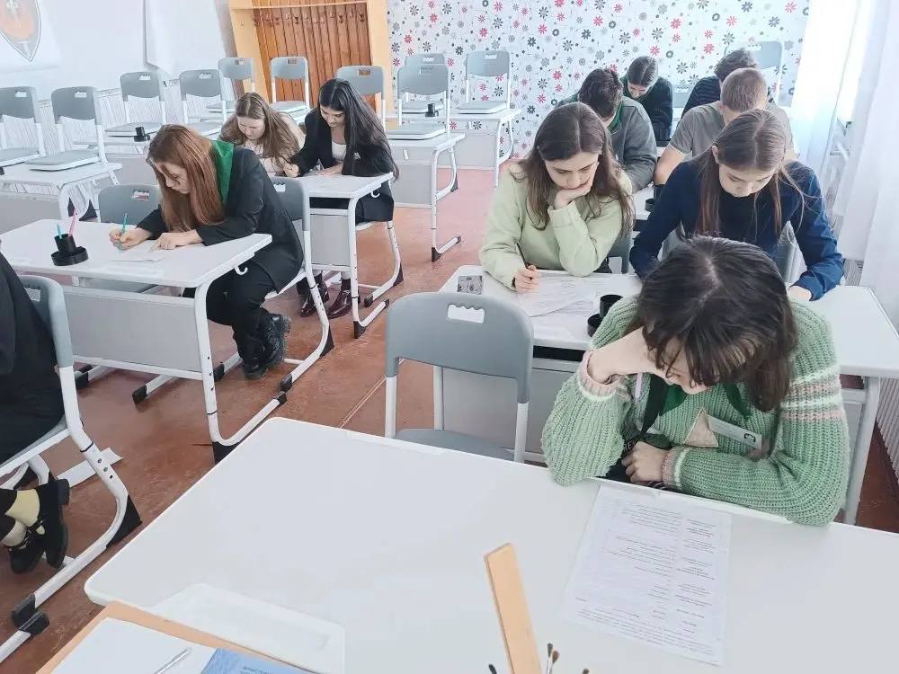 В рамках проведения Дня молодого избирателя председатель участковой избирательной комиссии № 387 (ТИК № 13) Алёна Прилуцкая провела тематическую встречу с учащимися ГБУ ОО ЗО «СОШ № 2» города Молочанск В рамках проведения Дня молодого избирателя председатель участковой избирательной комиссии № 387 (ТИК № 13) Алёна Прилуцкая провела тематическую встречу с учащимися ГБУ ОО ЗО «СОШ № 2» города Молочанск