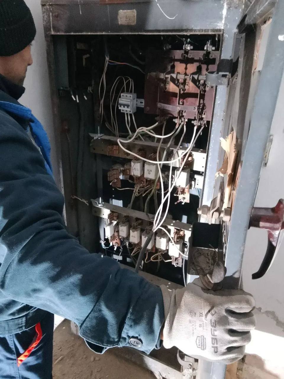 Более 20 устройств электротехники заменили дагестанские специалисты в здании Администрации пгт Михайловка Более 20 устройств электротехники заменили дагестанские специалисты в здании Администрации пгт Михайловка