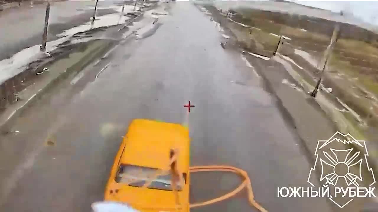 Подборка работы операторов БПЛА Южной группировки: сначала уничтожен пикап противника в районе н.п. Рай-Александровка, затем мотоцикл в Алексеево-Дружковке, далее — движущийся по «дороге смерти» автомобиль ВСУ в районе...