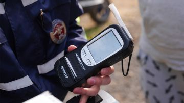 Штраф и лишение водительских прав назначены жителю Бердянска за употребление спиртного после ДТП