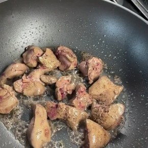 1111126. 16261125. Салат из куриной печени Ингредиенты: