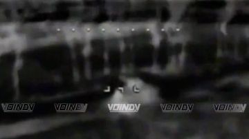 Операторы БпЛА 14 гвардейской бригады спецназа группировки войск "Восток" уничтожают бронетехнику и автомобили противника на Времевском направлении